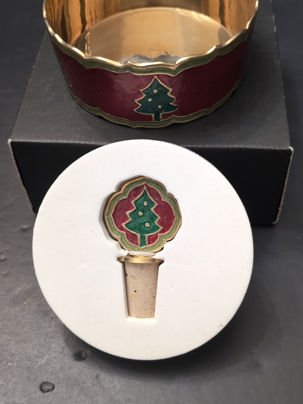 Pier 1 Imports, Holiday Wine Accessories Set Includes Wine Stopper/Coaster. - Picture 7 of 10